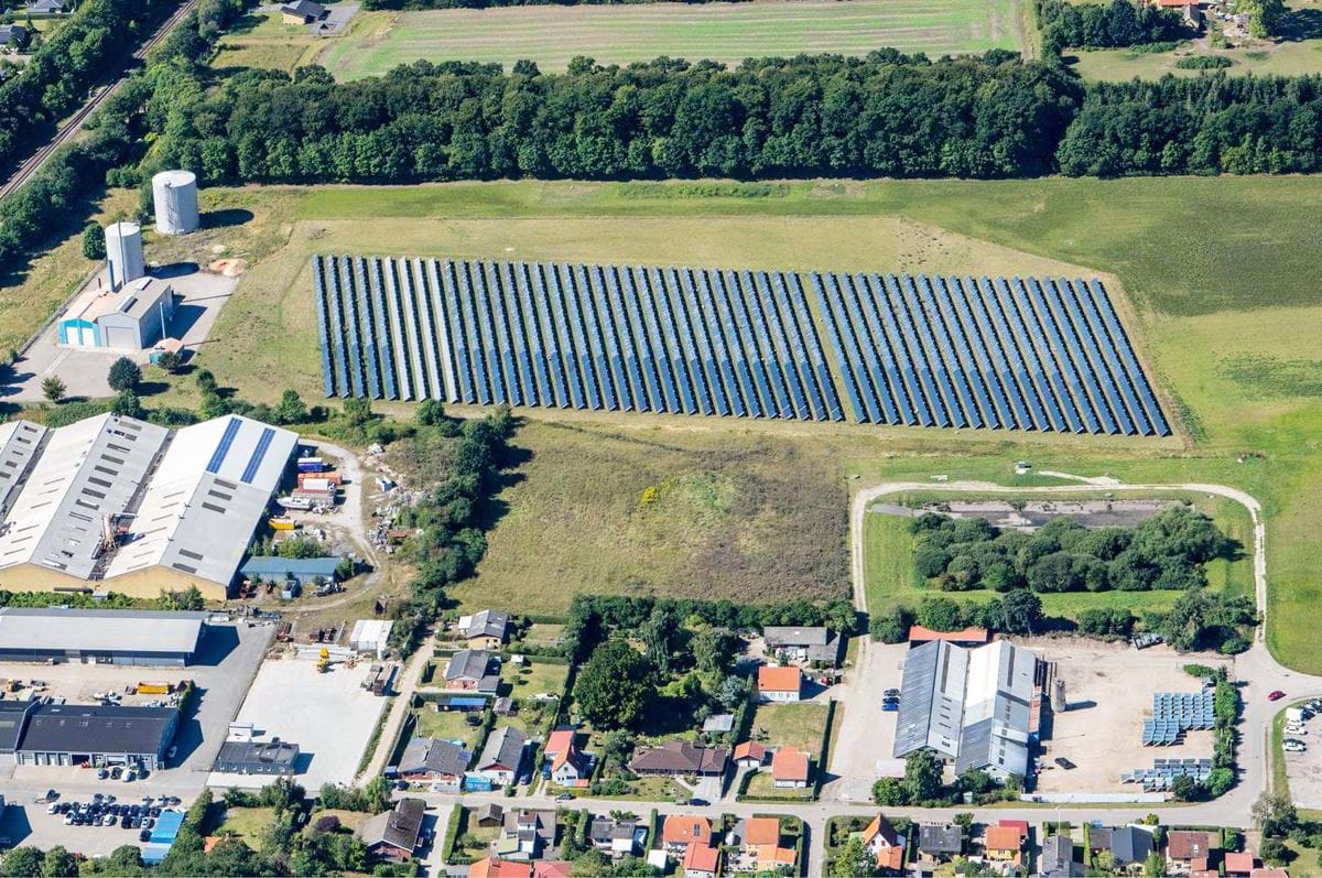 Varmeværk med solfangeranlæg